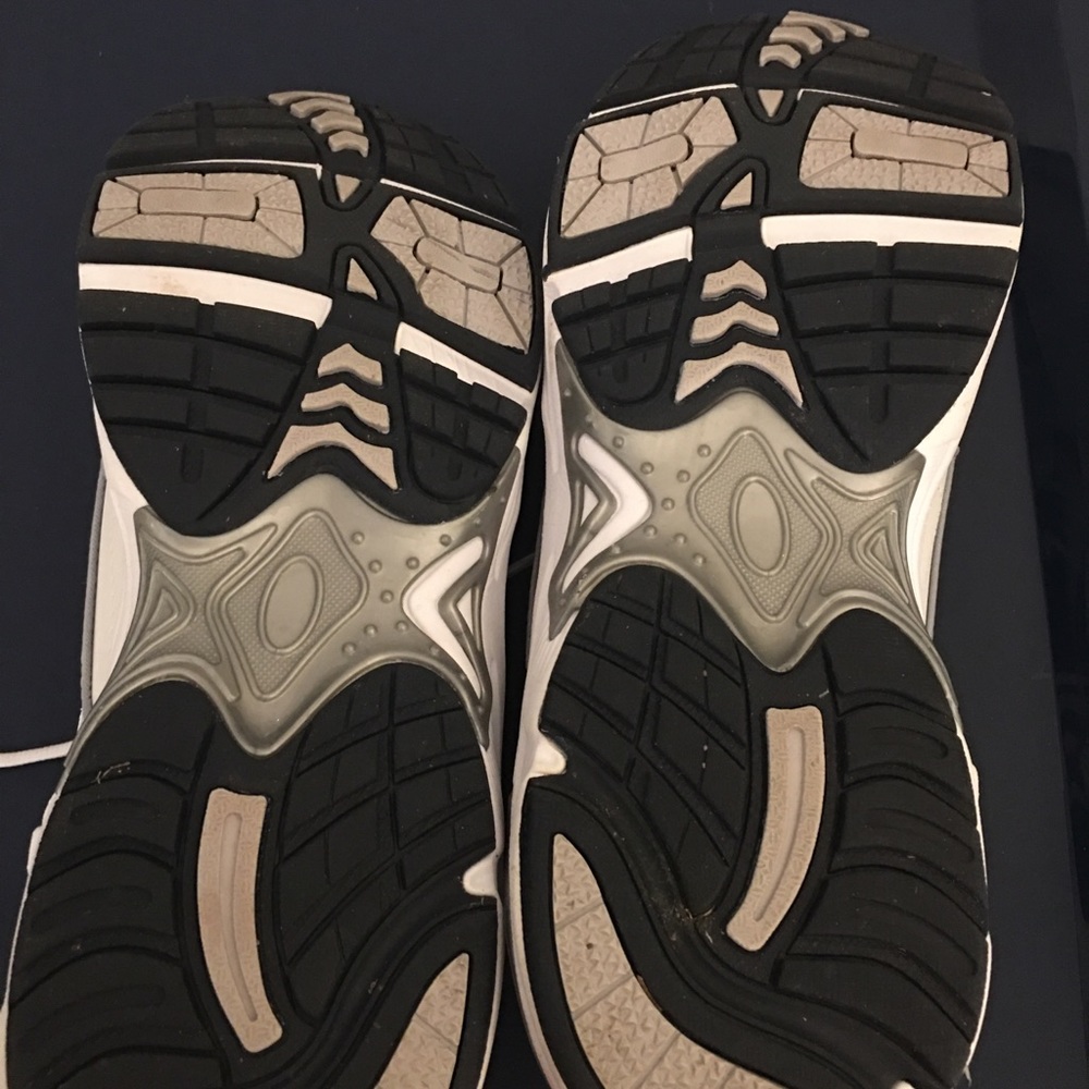 VIONIC Tennis Shoes (Men’s) - Picture 4 of 8